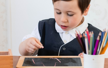 Le tablier d’école recyclé : consommer autrement pour réduire le gaspillage textile 