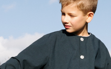 Comment entretenir et détacher son tablier d'école pour qu'il dure toute l'année (et plus !)