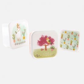 Set de 3 boîtes à goûter pour enfant de la collection Alma, avec de jolis motifs colorés et modernes. Idéales pour l’école, les sorties ou le goûter à emporter. Formats empilables, légers et sans BPA. Chaque boîte permet de séparer facilement les aliments. Fermeture simple, adaptées aux petites mains.