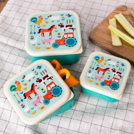 Set de 3 boîtes à goûter animaux de la ferme pour enfant avec jolis motifs colorés d’animaux de la ferme : vache, mouton, cochon. Boîtes empilables, sans BPA, idéales pour transporter fruits, biscuits et sandwichs à l’école ou en sortie.