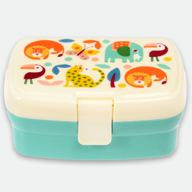Cette lunch box décorée d’animaux sauvages dans un style Wild propose un plateau intérieur amovible pratique pour organiser les repas. Légère et fabriquée sans BPA, elle est parfaite pour les enfants à l’école, en pique-nique ou en sortie, offrant un design à la fois fonctionnel et ludique.