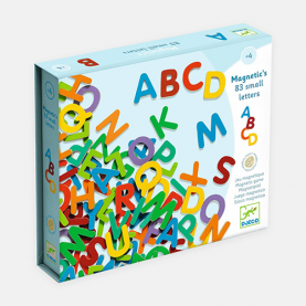 83 petites lettres de la gamme jeux éducatifs bois de la marque Le Tablier Bobine.