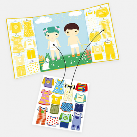 Pochette et gommettes Les habits de la collection les petits cadeaux des petits de la marque Le Tablier Bobine.