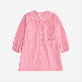 Tablier pour enfant couleur framboise à col rond de la marque Le Tablier Bobine.