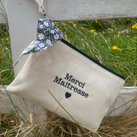 Trousse brodée  