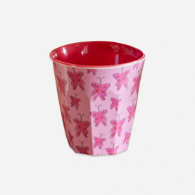 Petit gobelet timbale enfant en mélamine, motif papillons colorés roses, léger, incassable, prise en main facile pour les tout-petits. Idéal dès 18 mois pour la crèche, les repas ou les goûters.