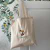Tote bag brodé lapin bleu personnalisable