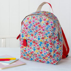 Sac à dos enfant motif Liberty, tissu fleuri aux tons doux, format adapté à la maternelle. , bretelles réglables, lanière de portage, fermeture zippée, parfait dès 2 ans pour la crèche ou la maternelle