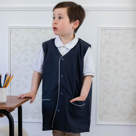 Tablier d'école marine pour enfant sans manches et à pressions de la marque Le Tablier Bobine.