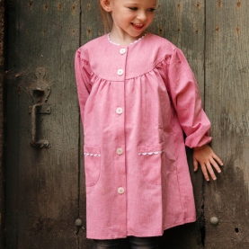 Tablier d'école couleur Framboise de la marque Bobine Paris.