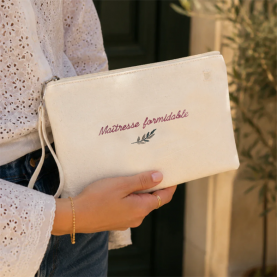 Pochette brodée 