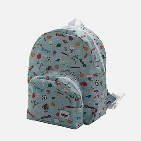 Sac à dos maternelle garçon bleu à imprimé accessoires scolaires, sport, société, avec bretelles réglables, poche frontale zippée - Le Tablier Bobine.