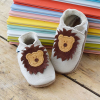  Chaussons crème - lion