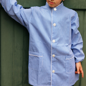 Tablier d'école vichy bleu à manches longues de la marque Bobine Paris.